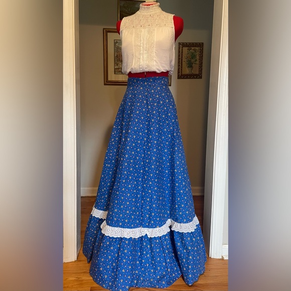 VTG 70s Floral Prairie Tired Maxi Skirt With Eyelet Lace Trim - Picture 2 of 14